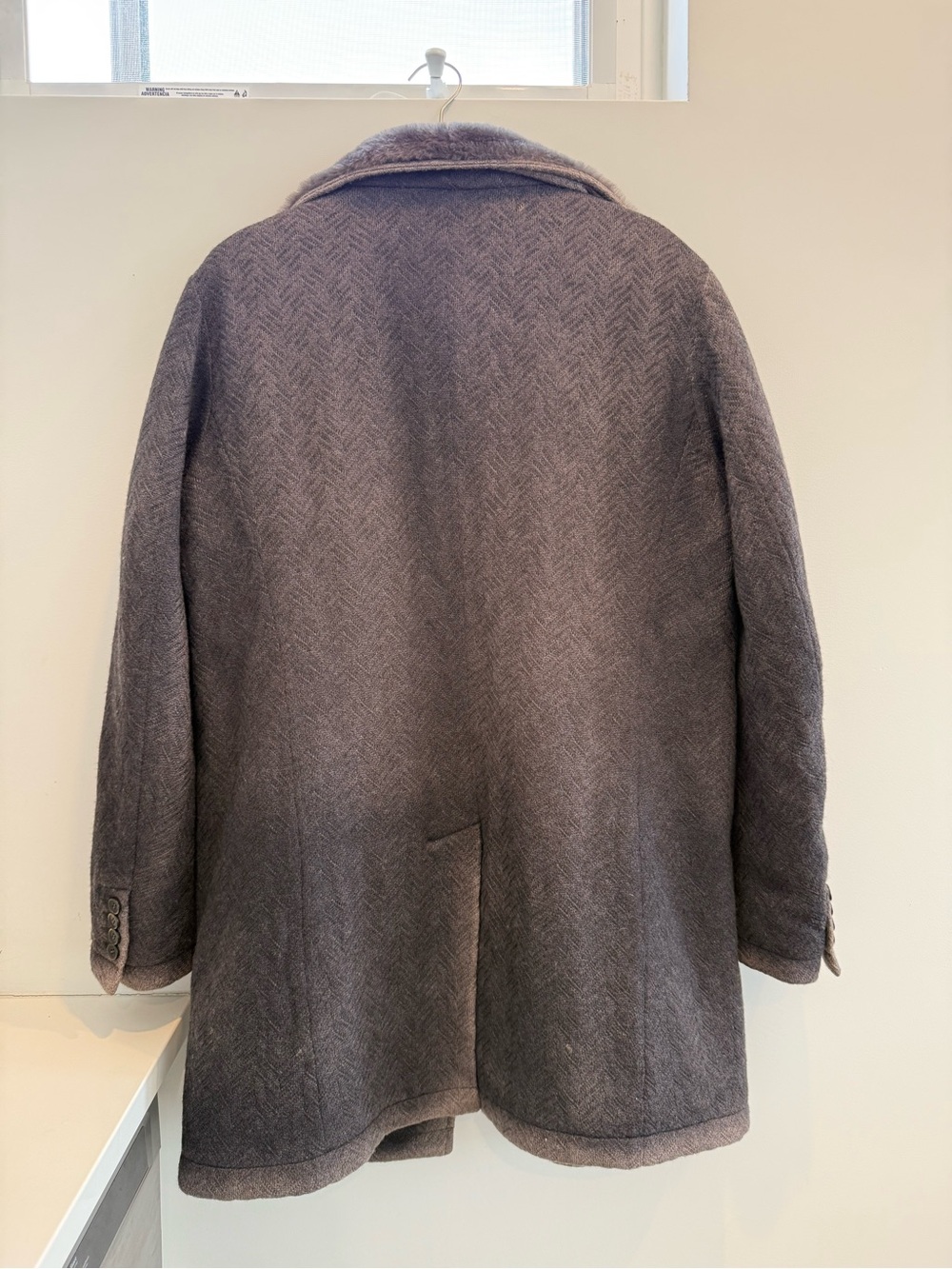 Gimo’s Men's Dark Gray Herringbone Wool Pea Coat with Faux Fur Collar - Picture 4 of 5